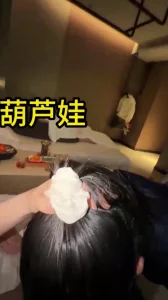 她男友旁边弄她  哈哈哈