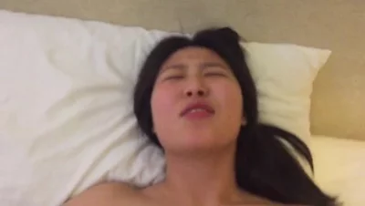 异地女友千里看望男友，不料半路被我截胡